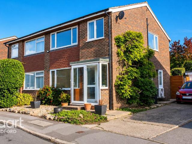 West Close, HASLEMERE 3 bed semi detached house to rent £1,800 pcm £415 pw