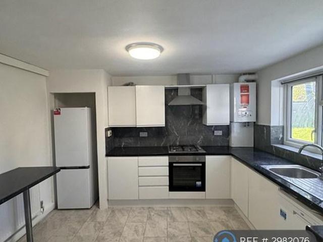 West Close, London, N9 4 bed semi detached house to rent £2,350 pcm £542 pw