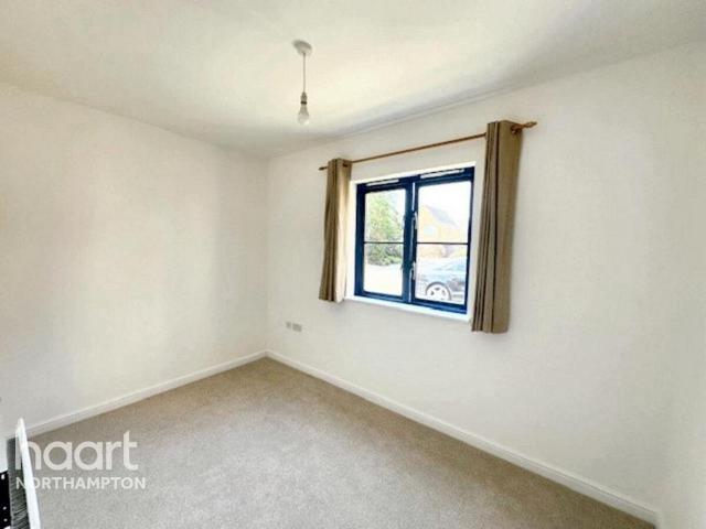 West Cotton Close, NORTHAMPTON 2 bed apartment to rent £1,050 pcm £242 pw