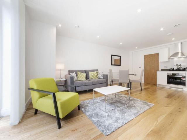 West Court, Eltham SE9 2 bed flat to rent £1,900 pcm £438 pw
