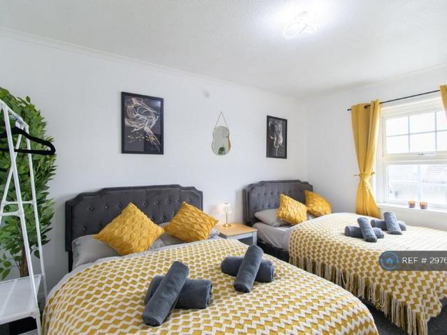 West Court, Southsea, PO4 2 bed flat to rent £1,100 pcm £254 pw