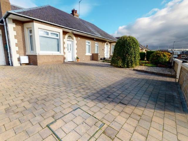 West Craigs Avenue, Maybury. 2 bed bungalow to rent £1,500 pcm £346 pw