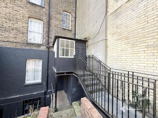 West Crescent Road, Gravesend, Kent DA12, 1 bed flat to rent, £900 pcm | PrimeLocation