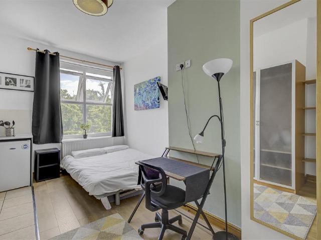 West Cromwell Road, SW5 1 bed flat to rent £1,670 pcm £385 pw