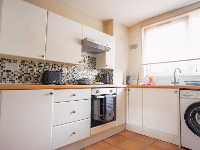 West Dunbartonshire, G81 1BX, United Kingdom | 3 bed apartment for rent #154377830 | Rentberry