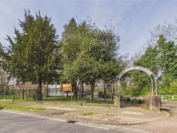 West Drive, London SW16, 2 bed flat to rent, £2,000 pcm | PrimeLocation