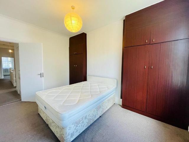 West Ealing W13 5 bed semi detached house to rent £4,500 pcm £1,038 pw