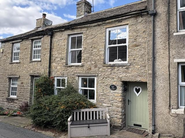 West End, Askrigg DL8 2 bed terraced house to rent £725 pcm £167 pw