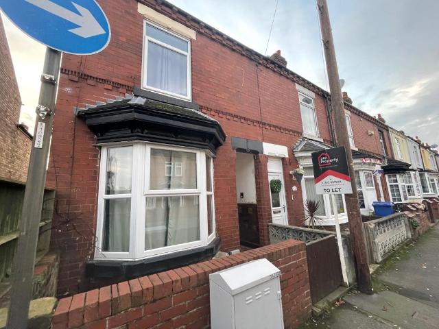 West End Avenue, Bentley, Doncaster 3 bed terraced house to rent £795 pcm £183 pw