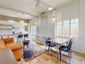 West End Beauty. Fully furnished Unit!