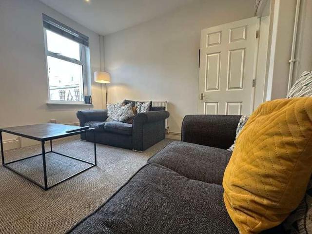 West End / Derwent St / Bed / Sept, LN1