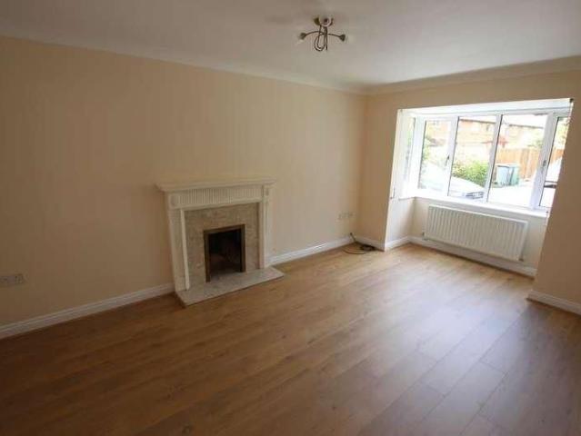West End, GU24