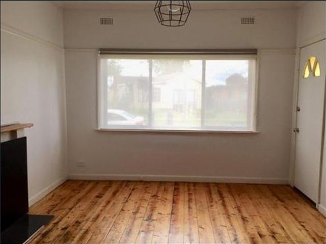 WEST END HOME CLOSE TO SCHOOLS