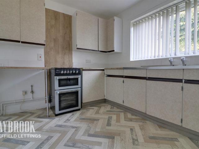 West End Lane, DONCASTER 3 bed semi detached house to rent £900 pcm £208 pw