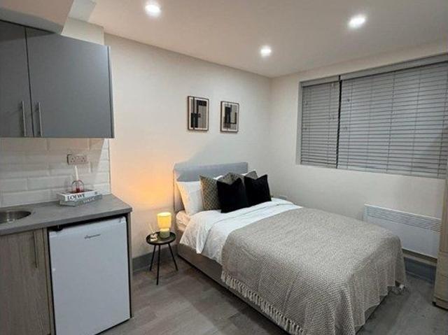 West End Lane, Harlington, Hayes UB3, Studio to rent, £1,000 pcm | PrimeLocation