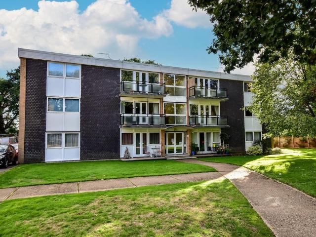 West End Lane, Stoke Poges SL2 2 bed apartment to rent £1,475 pcm £340 pw