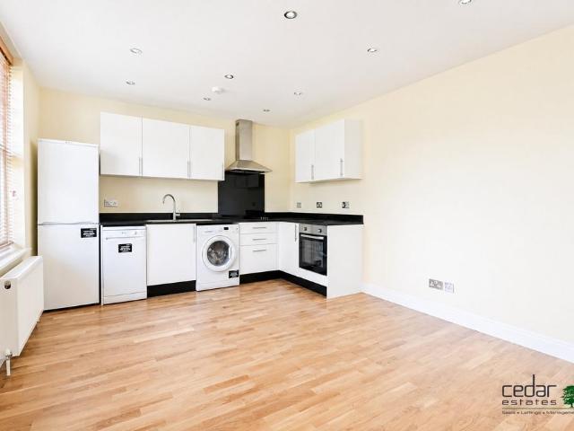 West End Lane, West Hampstead NW6 3 bed flat to rent £3,077 pcm £710 pw