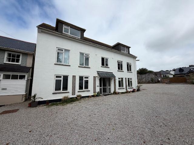 West End, Marazion TR17, 2 bed flat to rent, £1,100 pcm | PrimeLocation