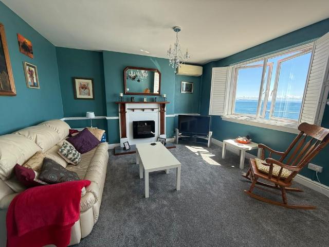 West End Parade, Pwllheli, LL53 2 bed apartment to rent £1,100 pcm £254 pw