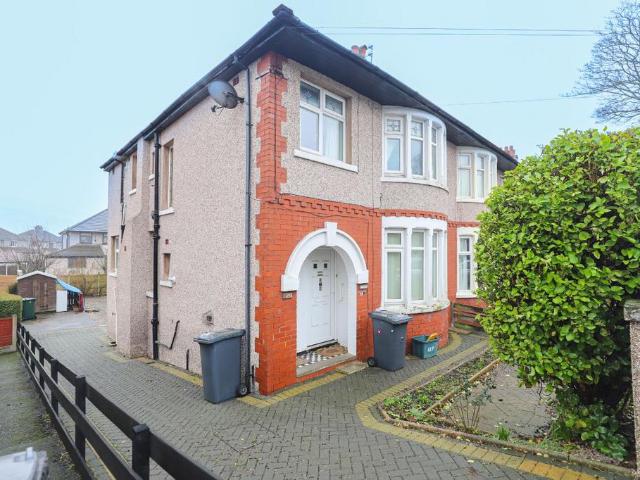 West End Road, Morecambe 2 bed flat to rent £675 pcm £156 pw