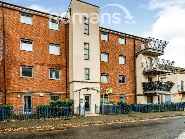 West End Road, High Wycombe, Buckinghamshire HP11, 2 bed flat to rent, £1,400 pcm | PrimeLocation