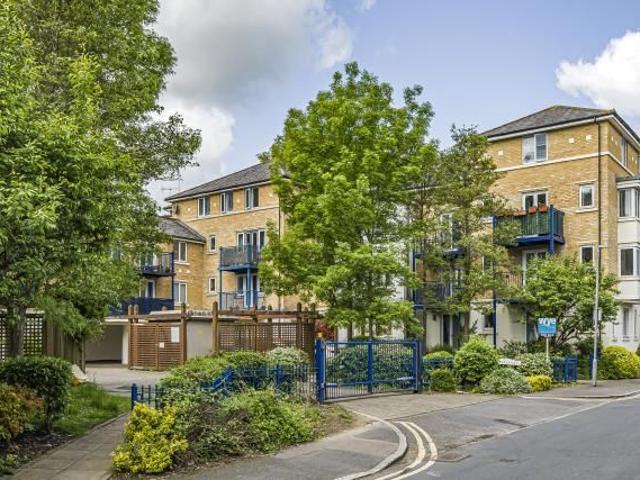West End Road, High Wycombe HP11, 2 bed flat to rent, £1,500 pcm | PrimeLocation