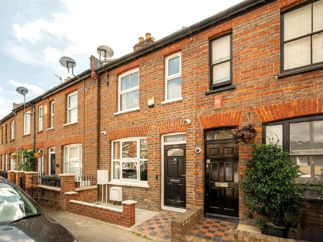 West End Road, High Wycombe HP11 3 bed terraced house to rent £2,950 pcm £681 pw
