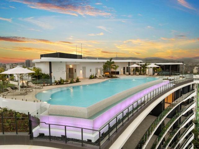 West End's Luxury 3 Bedroom Residence with North East Aspect