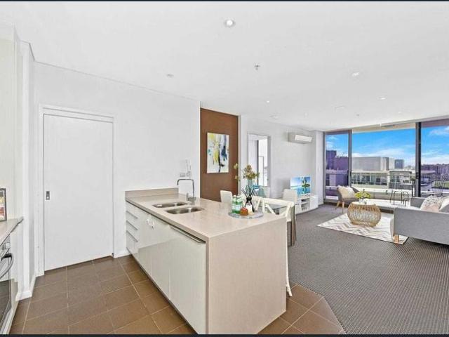 WEST FACING 2 BED APT WITH STUNNING WATER VIEW!