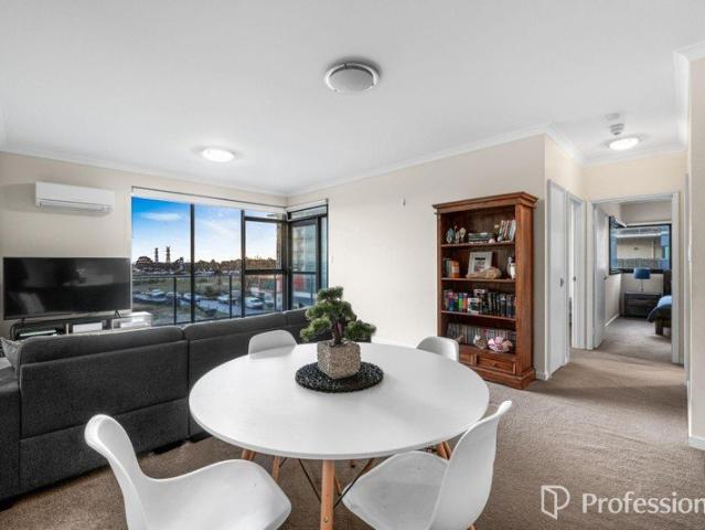 WEST FACING APARTMENT WITH 2 CAR BAYS