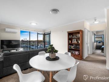 WEST FACING APARTMENT WITH 2 CAR BAYS