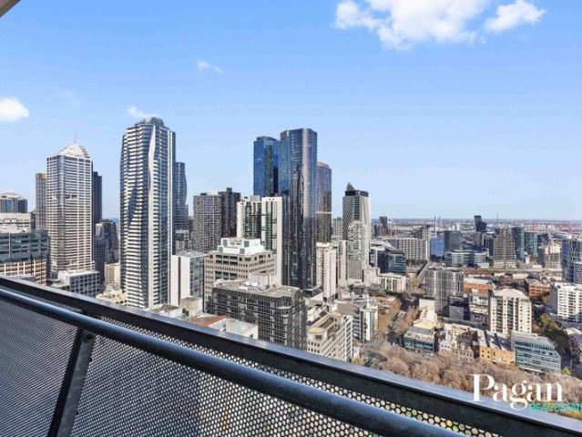 West Facing Lifestyle with Iconic Flagstaff Gardens Views