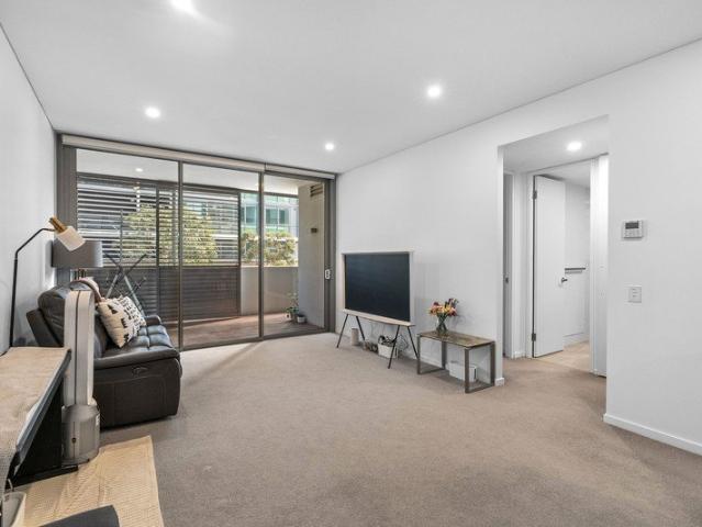 West Facing Q1 Apartment with Queens Gardens Views