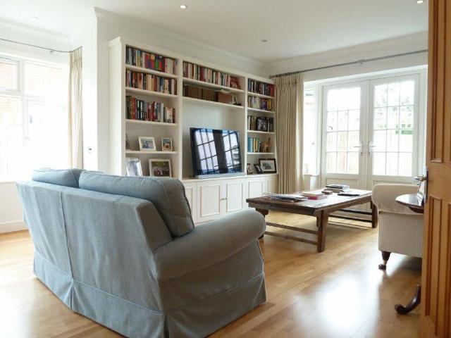 West Farm Avenue, Ashtead, Surrey, KT21 2JY