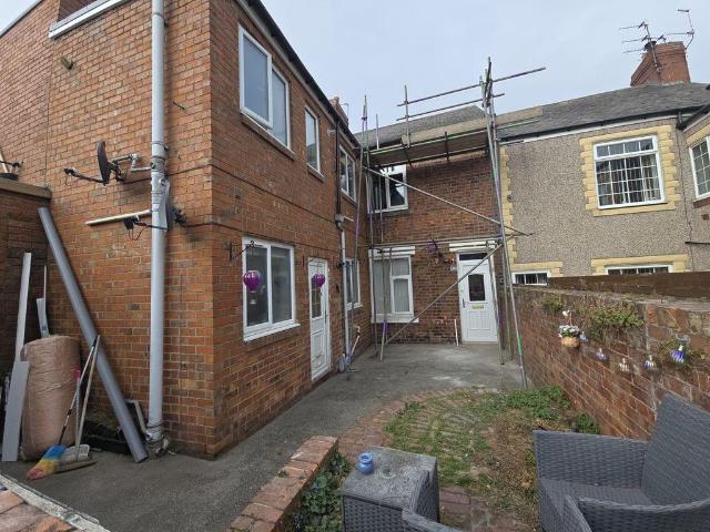 West Ford Road, Wansbeck Estate. 2 bed flat to rent £650 pcm £150 pw