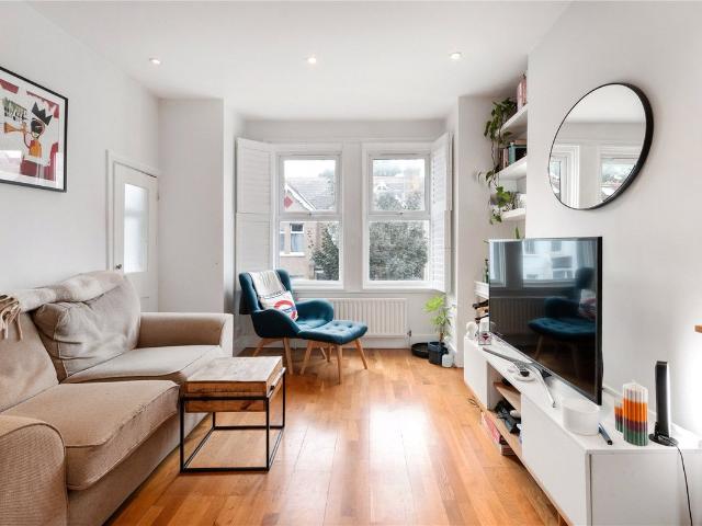 West Gardens, London SW17, 2 bed flat to rent, £2,300 pcm | PrimeLocation