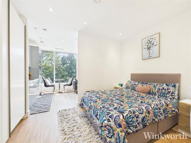West Gate, Ealing, London, UK, W5 Studio to rent £1,600 pcm £369 pw