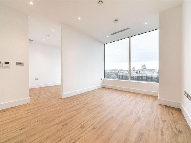 West Gate, London W5 Studio to rent £1,700 pcm £392 pw
