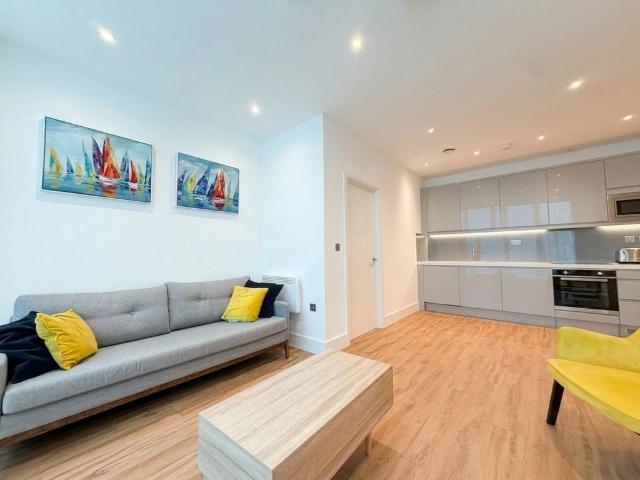 West Gate, London, W5 1 bed flat to rent £1,800 pcm £415 pw