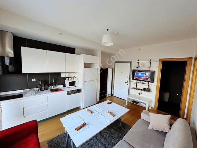 West Gate Sitesinde Balkonlu 1+1 Eşyalı Daire