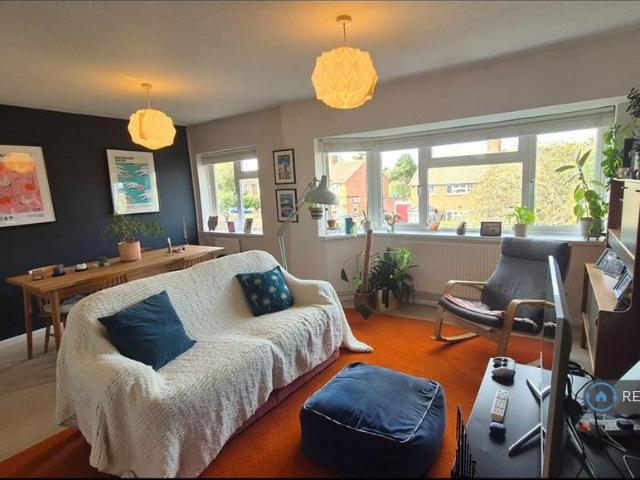 West Green Drive. 2 bed maisonette to rent £1,100 pcm £254 pw