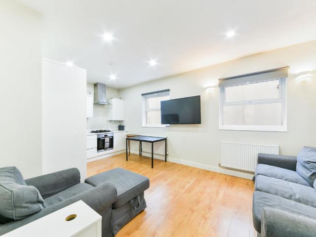 West Green Road, London N15, 2 bed flat to rent, £1,900 pcm | PrimeLocation