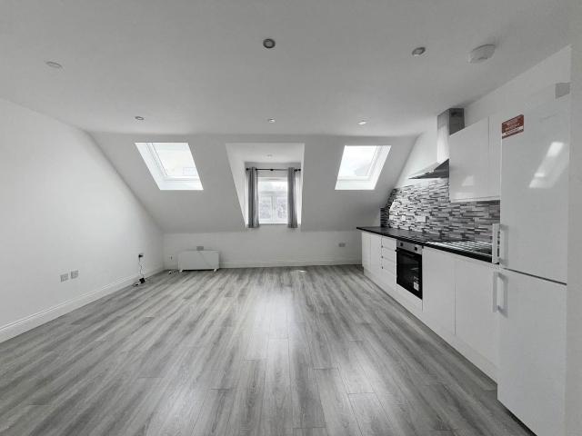 West Green Road, London N15, 2 bed flat to rent, £2,000 pcm | PrimeLocation