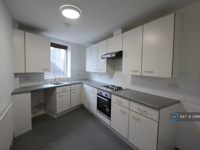 West Green Road, London, N15 3 bed flat to rent £2,800 pcm £646 pw
