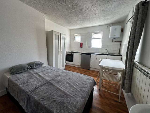 West Green Road, London N15, Studio to rent, £1,150 pcm | PrimeLocation