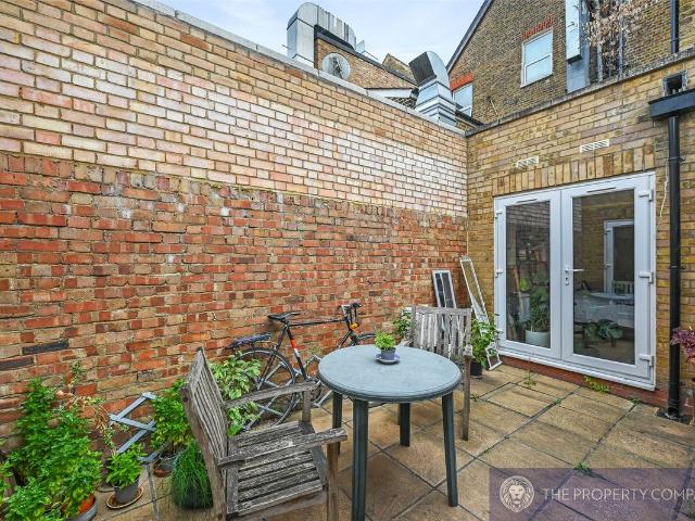 West Green Road, Turnpike Lane, London N15, 3 bed flat to rent, £2,750 pcm | PrimeLocation