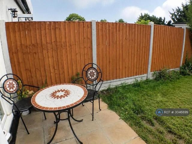 West Grove, Woodford Green, IG8 1 bed in a house share to rent £700 pcm £162 pw
