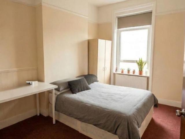 West Ham Lane, Newham, London, Greater London E15, 4 bed shared accommodation to rent, £850 pcm | PrimeLocation