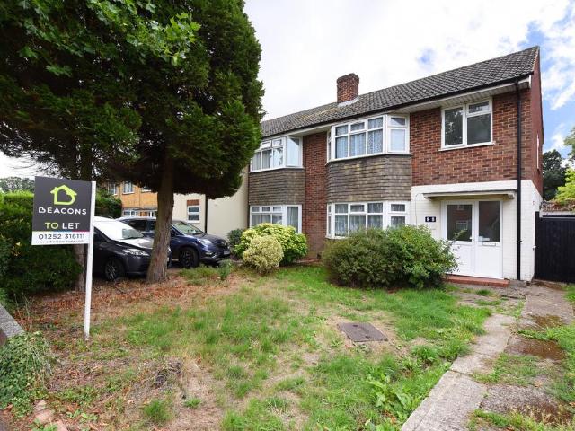 West Heath Road, Farnborough GU14 3 bed semi detached house to rent £1,800 pcm £415 pw