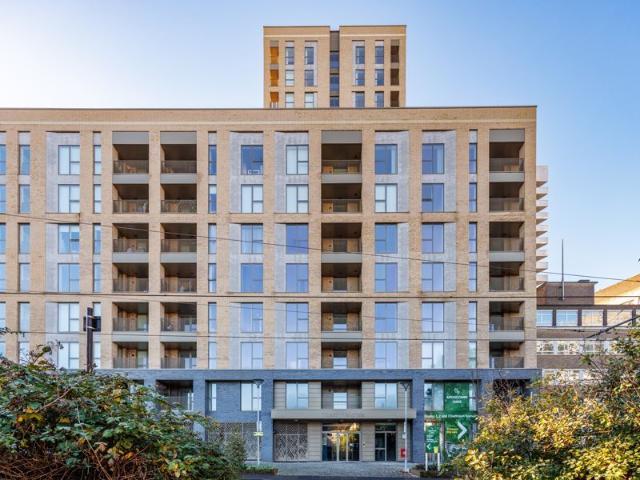 West Heights, Addiscombe Oaks, Croydon CR0, 2 bed flat to rent, £1,895 pcm | PrimeLocation